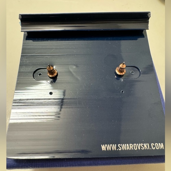 Swarovski Solitaire Stud Earrings - Picture 6 of 7